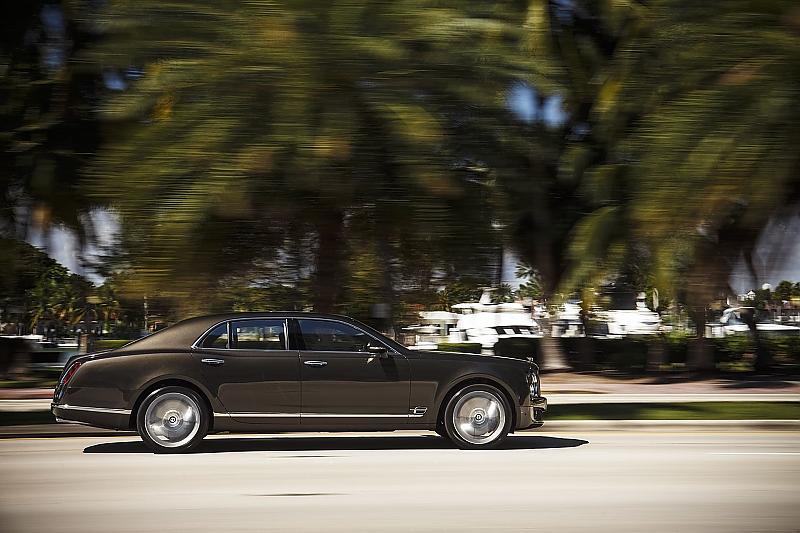 Eine der neuen Farben des Bentley Mulsanne Speed heißt Spectre - ein Schwarz mit Goldtönen