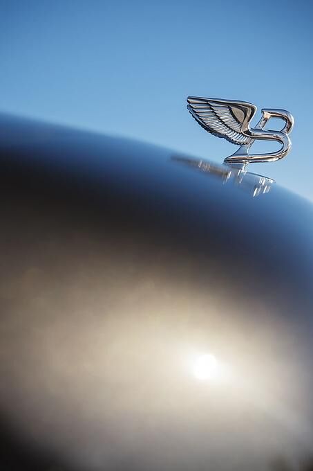 Die Flying-B-Kühlerfigur kostet beim Bentley Mulsanne Speed Aufpreis