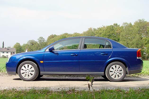 Die Stufenhecklimousine mit einer Länge von 4,60 Metern ist Opels Mittelklasse