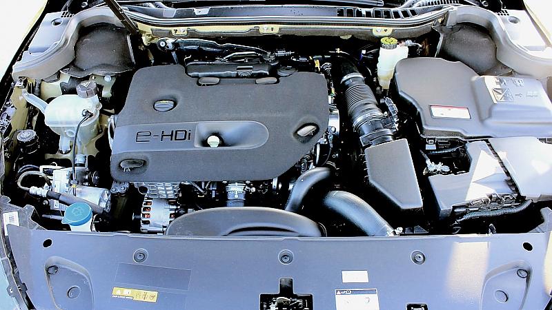 Der 2,0 Liter große Dieselmotor des Peugeot 508 SW.