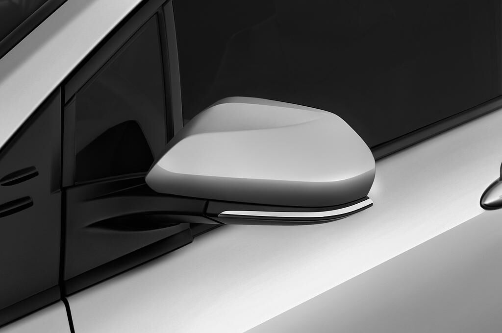 Toyota Prius (Baujahr 2018) Executive 5 Türen Außenspiegel