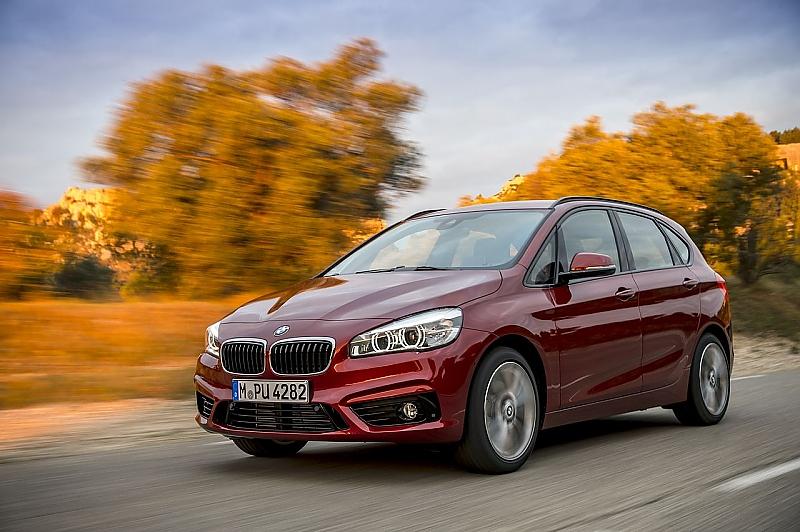 Der Allrad kostet 2.000 Euro Aufpreis. Beim Active Tourer 220d sind es 4.100 Euro, da die Achtgangautomatik noch dazugekauft werden muss.