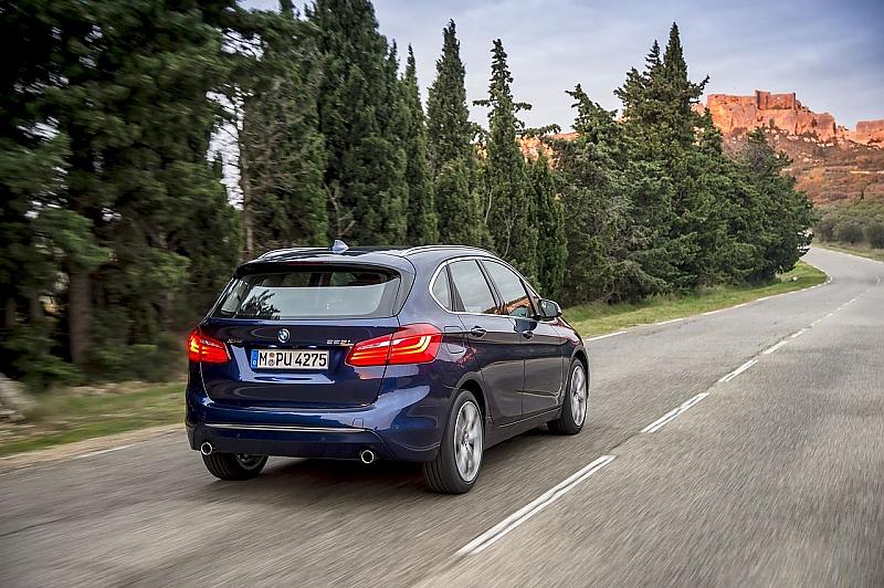 Der BMW Active Tourer 225i xDrive erreicht eine Höchstgeschwindigkeit von 237 km/h