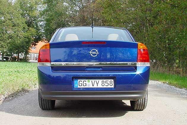 Man muss schon genau hinsehen, um die Motorisierung zu sehen: 2.0 T