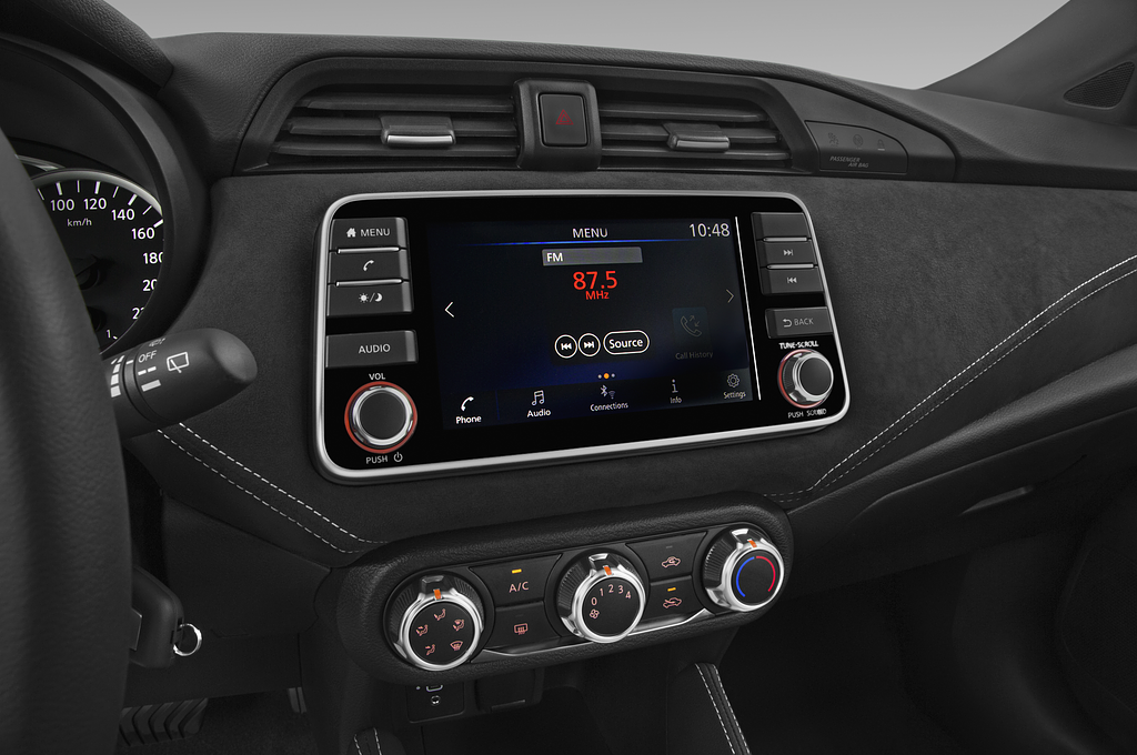 Nissan Micra (Baujahr 2021) N-Sport 5 Türen Mittelkonsole
