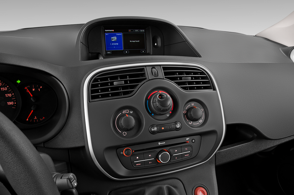 Nissan NV250 (Baujahr 2020) Pro 5 Türen Mittelkonsole