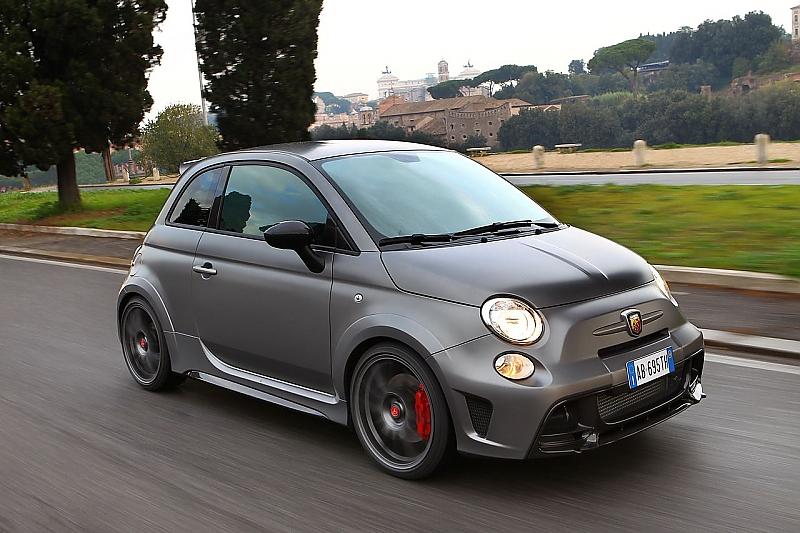 Der Fiat Abarth 695 biposto wiegt knapp 1.000 Kilogramm