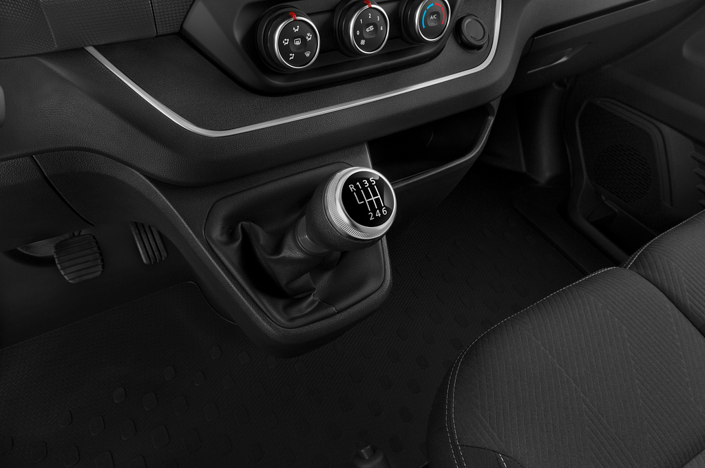 Nissan Primastar (Baujahr 2022) Acenta 4 Türen Schalthebel