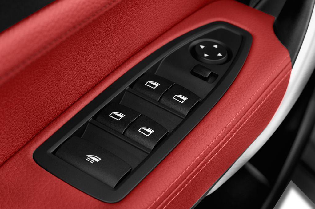 BMW 2 Series (Baujahr 2016) Sport Line 2 Türen Bedienungselemente Tür