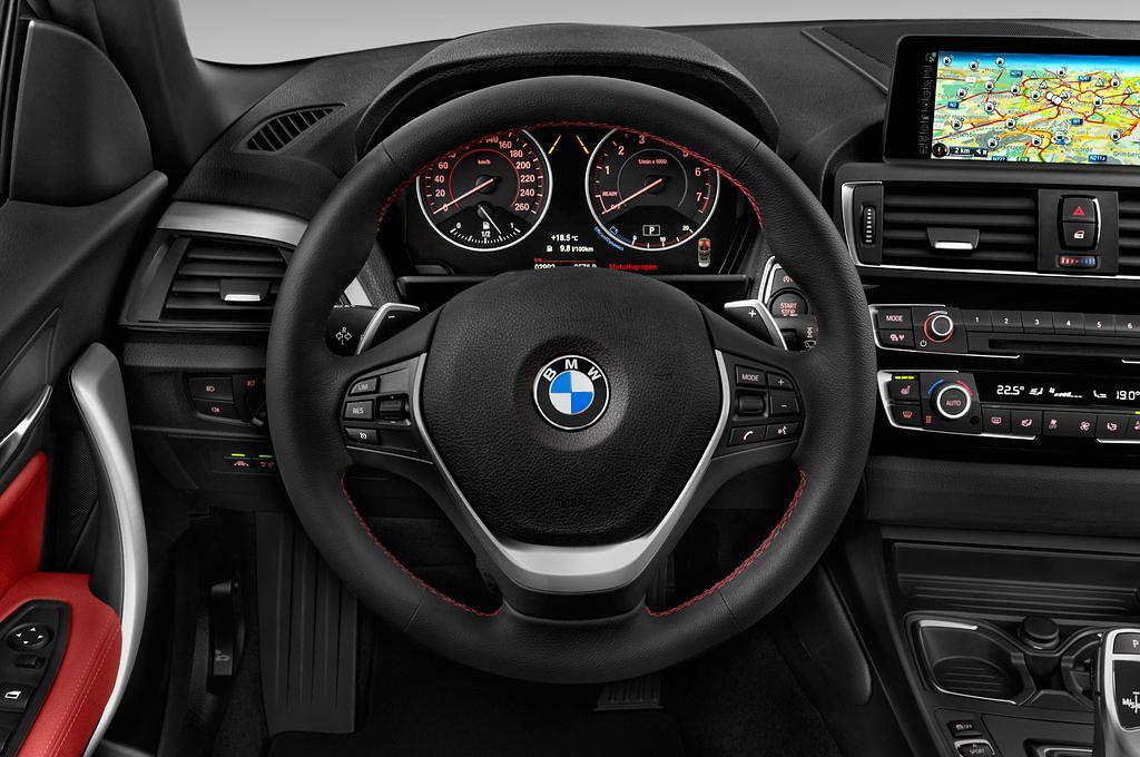BMW 2 Series (Baujahr 2016) Sport Line 2 Türen Lenkrad