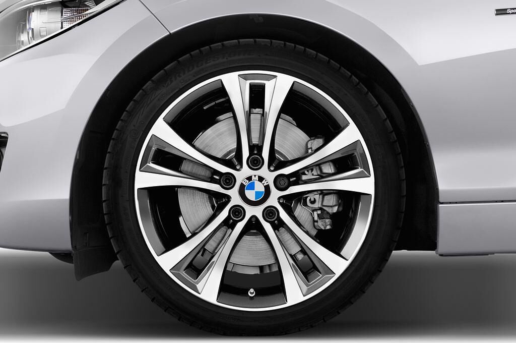 BMW 2 Series (Baujahr 2016) Sport Line 2 Türen Reifen und Felge