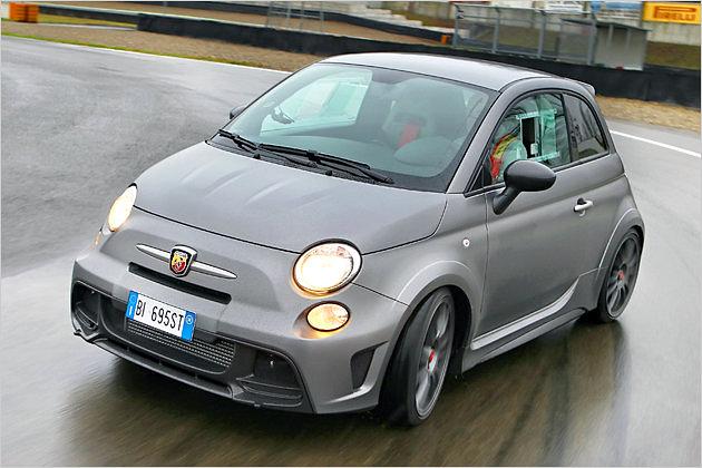 Sehr klein, sehr speziell, sehr wild: Der exzentrische Abarth 695 Biposto im ersten Test