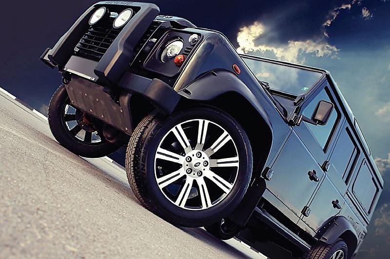 Wem der Land Rover Defender zu zahm ist, dem sei der Wildcat Defender V8 DKR ans Herz gelegt