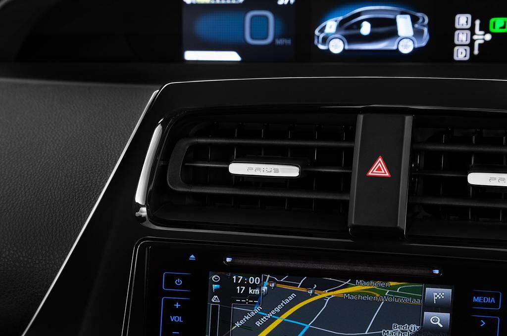 Toyota Prius (Baujahr 2018) Executive 5 Türen Lüftung