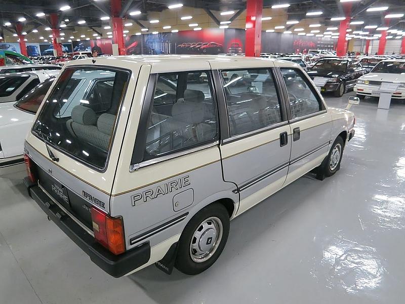 Der Nissan Prairie hat bis zu acht Sitzplätze.