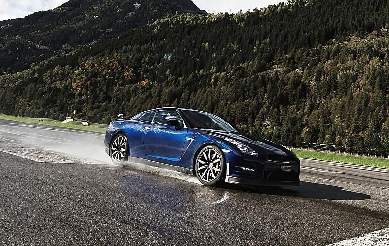 Nissan GT-R: 0 auf Tempo 100 in unter drei Sekunden