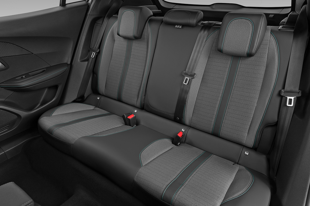 Peugeot e-2008 (Baujahr 2023) Allure Pack 5 Türen Rücksitze