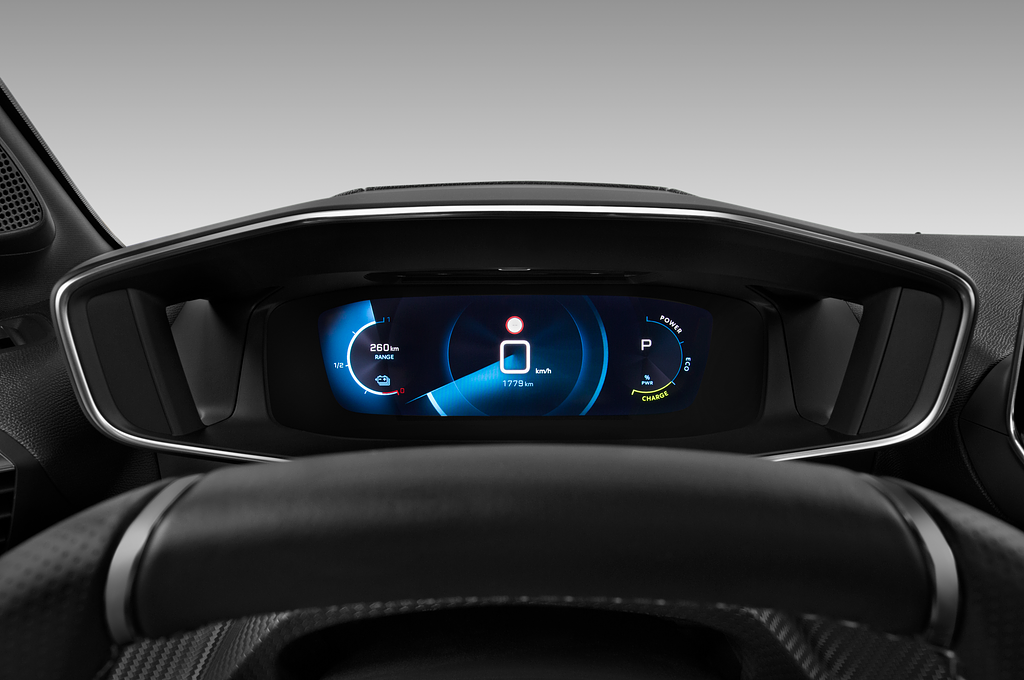 Peugeot e-208 (Baujahr 2020) GT 5 Türen Tacho und Fahrerinstrumente
