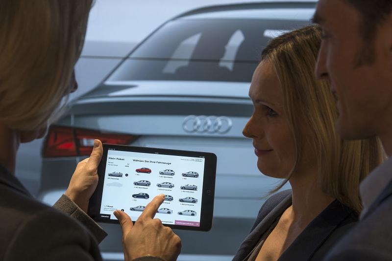 Auch in der Audi City wird online konfiguriert