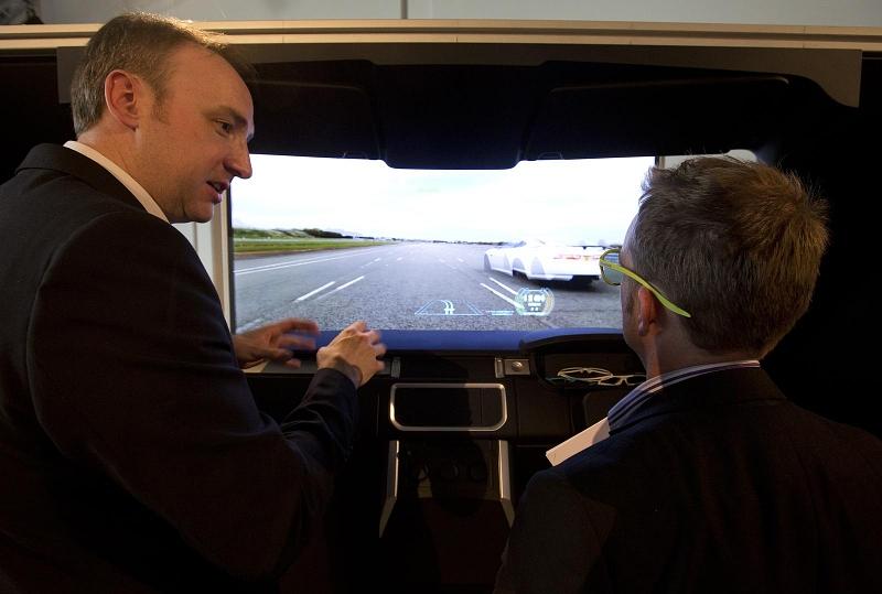 Jaguar Land Rover - Virtuelle Windschutzscheibe als Display