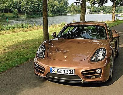 Der Cayman steht auf 18 Zoll Felgen.