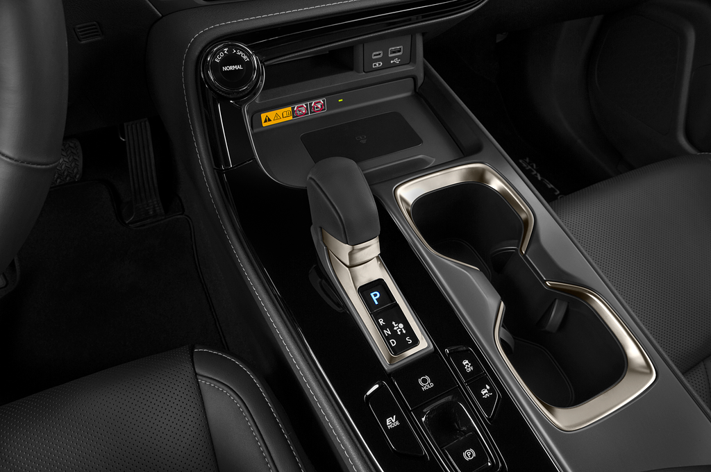 Lexus NX (Baujahr 2022) 350h Luxury Line 5 Türen Schalthebel