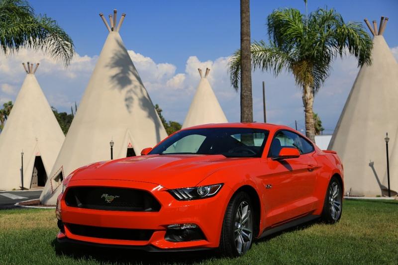 Ford Mustang GT 5.0 V8 2015 - sieht auch in rot klasse aus