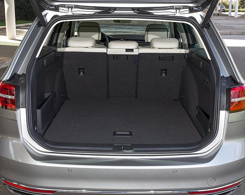 VW Passat 2.0 TDI 4Motion: die Heckklappe öffnet nur gegen 925 Euro elektrisch