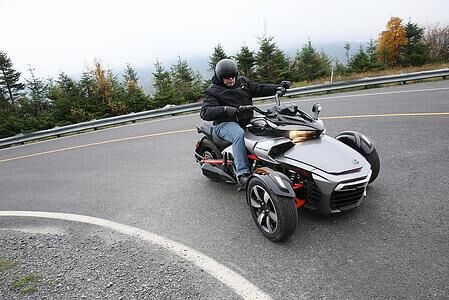 Faszination: CanAm Spider F3 - Snowmobil auf Rädern