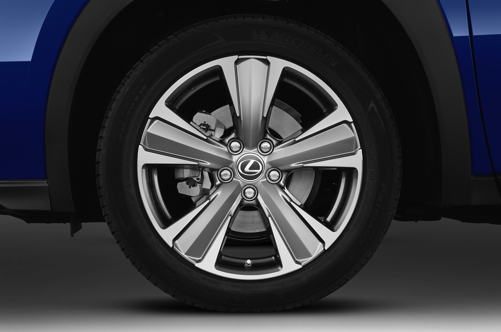 Lexus UX 300e (Baujahr 2021) Luxury Line 5 Türen Reifen und Felge