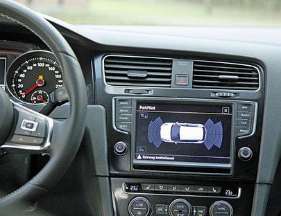 Der Park-Lenkassistent "Park Assist" inkl. ParkPilot kostet nur 200 Euro