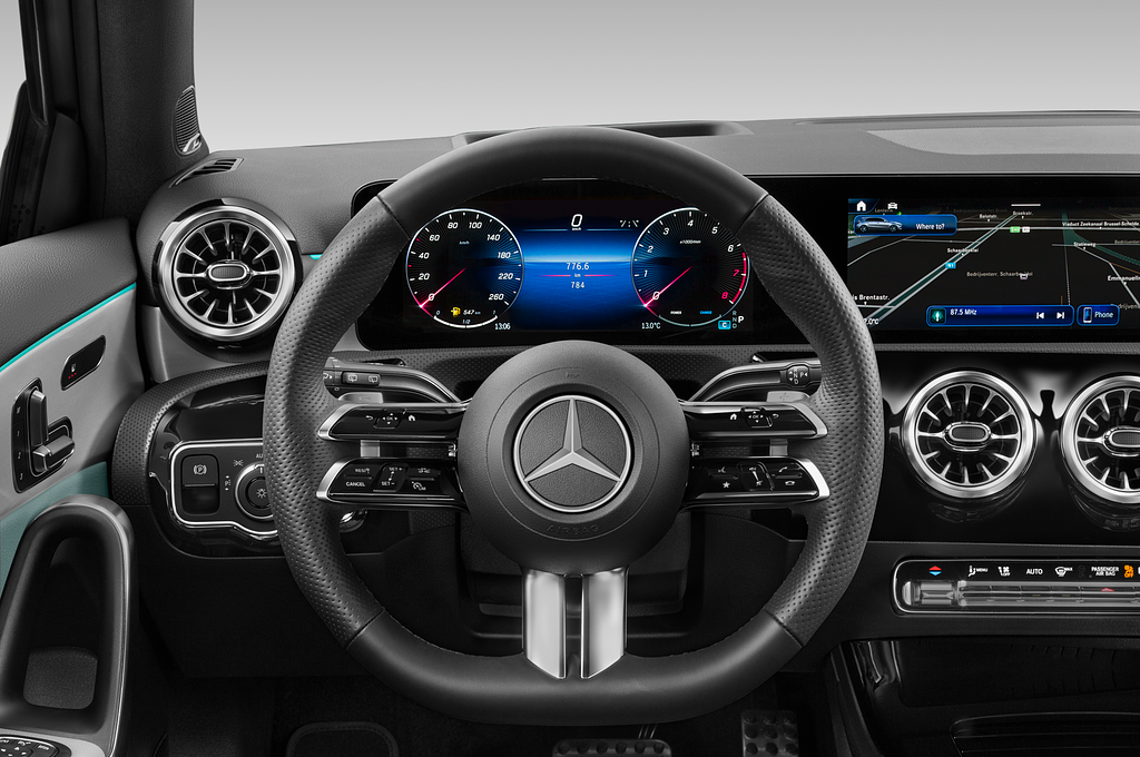 Mercedes A Class (Baujahr 2023) AMG Line 5 Türen Lenkrad