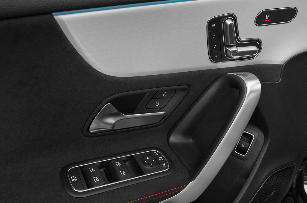 Mercedes A Class Berline (Baujahr 2023) AMG Line 4 Türen Bedienungselemente Tür