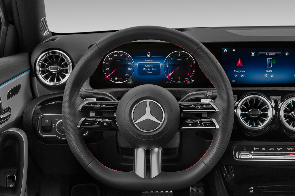 Mercedes A Class Berline (Baujahr 2023) AMG Line 4 Türen Lenkrad