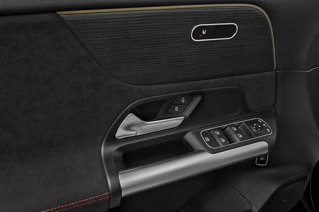 Mercedes B Class (Baujahr 2023) AMG Line 5 Türen Bedienungselemente Tür