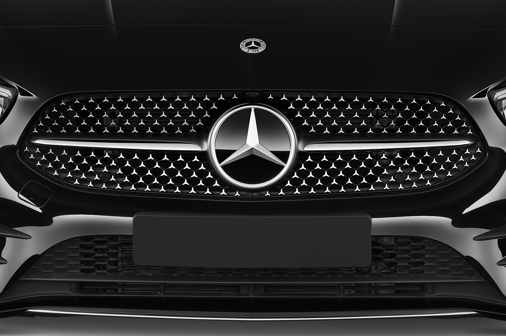 Mercedes B Class (Baujahr 2023) AMG Line 5 Türen Kühlergrill und Scheinwerfer