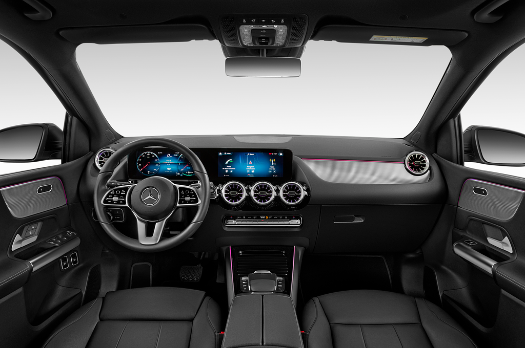 Mercedes B Class Sports Tourer (Baujahr 2022) 250e Progressive Line 5 Türen Cockpit und Innenraum