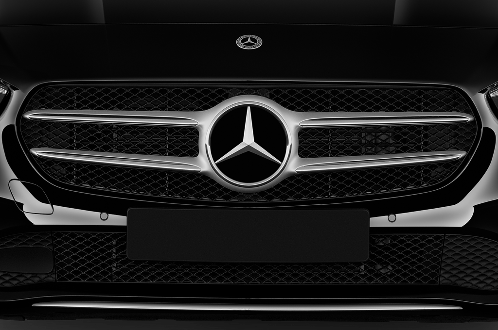 Mercedes B Class Sports Tourer (Baujahr 2022) 250e Progressive Line 5 Türen Kühlergrill und Scheinwerfer
