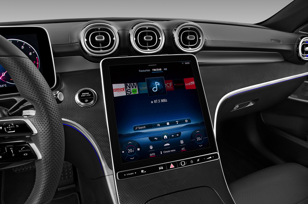 Mercedes C Class (Baujahr 2022) AMG Line 4 Türen Radio und Infotainmentsystem