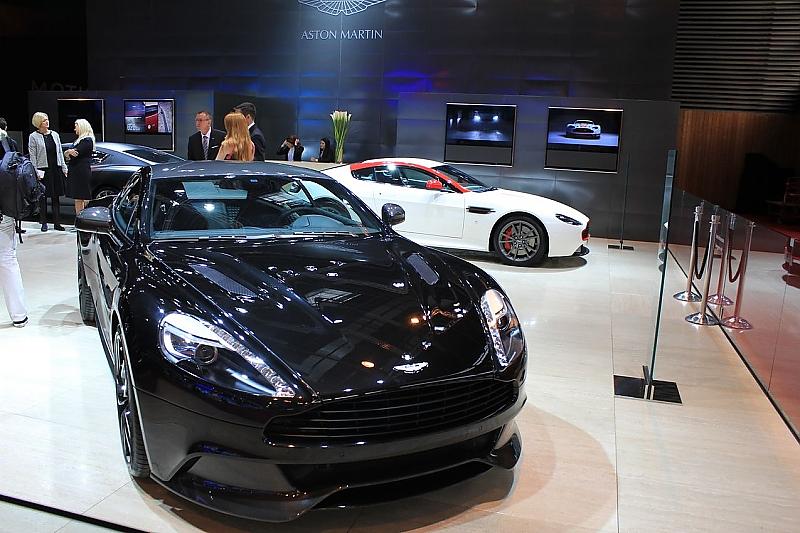 ...Aston Martin Carbon Black sind zwei Sondereditionen mit vielen Carbonapplikationen.