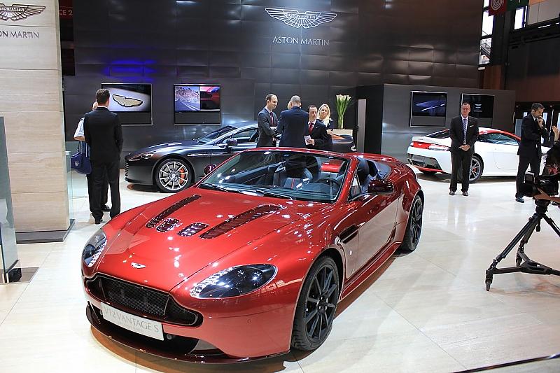 Der Aston Martin V12 Vantage S Roadster ist 573 PS stark und schafft eine Höchstgeschwindigkeit von 323 Kilometern pro Stunde.