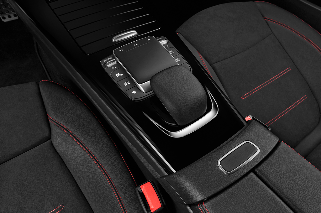 Mercedes CLA Shooting Brake (Baujahr 2022) 250 e AMG Line 5 Türen Schalthebel