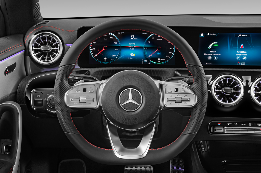 Mercedes CLA Shooting Brake (Baujahr 2022) 250 e AMG Line 5 Türen Lenkrad