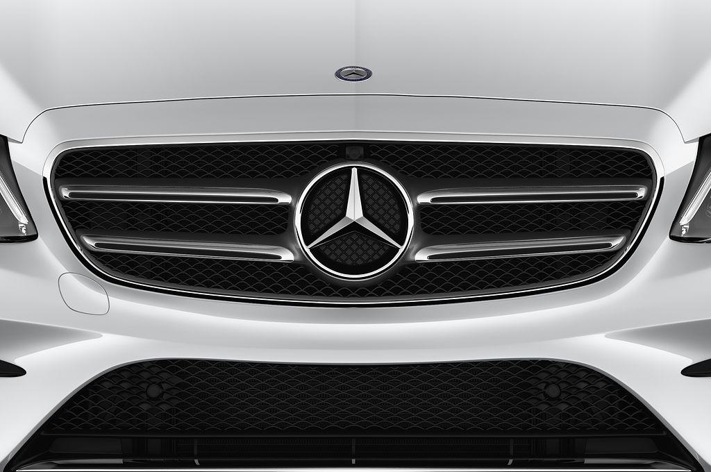 Mercedes E Class (Baujahr 2021) Avantgarde 4 Türen Kühlergrill und Scheinwerfer