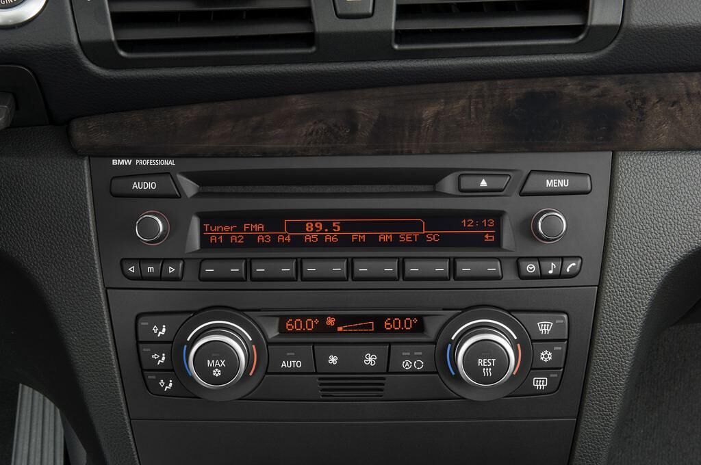 BMW 1 Series (Baujahr 2010) 125i 2 Türen Radio und Infotainmentsystem
