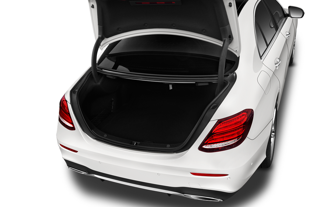 Mercedes E Class (Baujahr 2021) Avantgarde 4 Türen Kofferraum