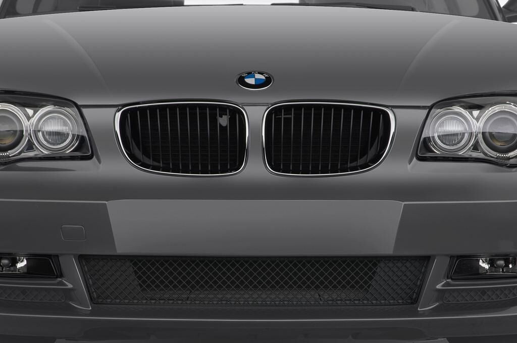 BMW 1 Series (Baujahr 2010) 125i 2 Türen Kühlergrill und Scheinwerfer