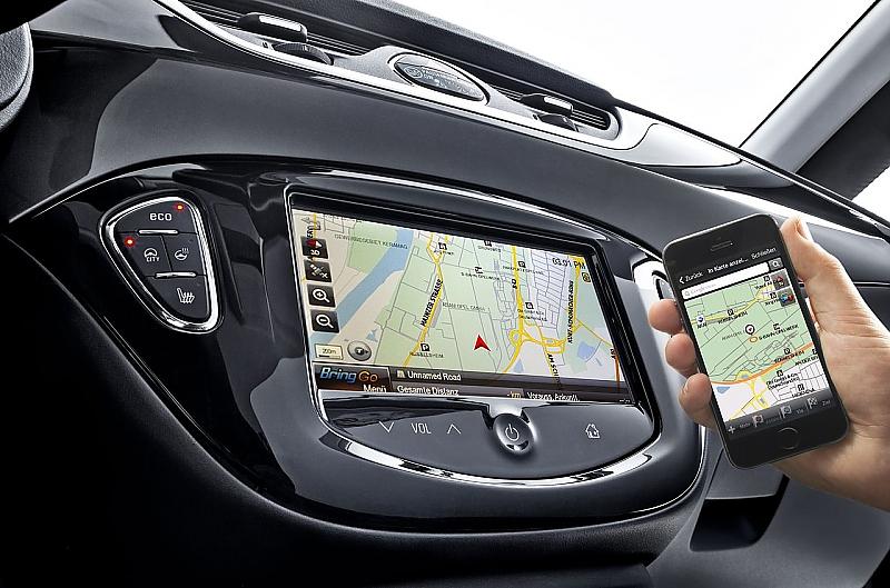 Das Smartphone wird per IntelliLink gespeigelt