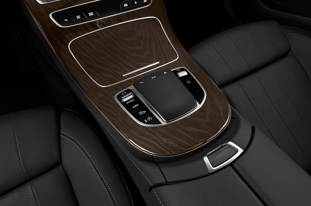 Mercedes E Class (Baujahr 2022) - 4 Türen Schalthebel