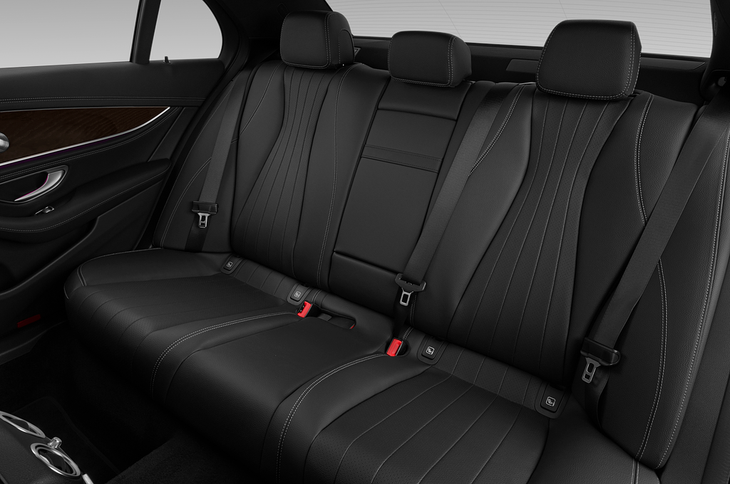 Mercedes E Class (Baujahr 2022) - 4 Türen Rücksitze